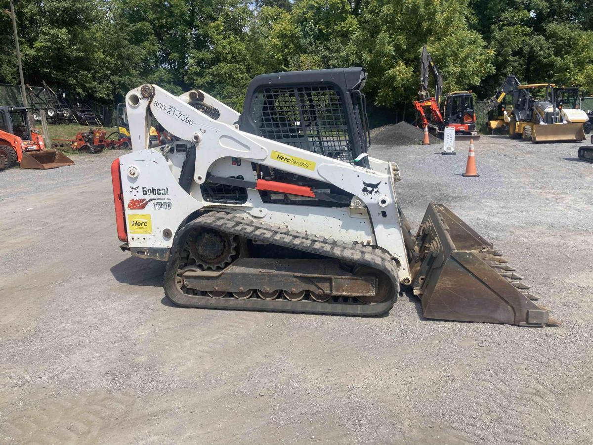 2018 Bobcat T740