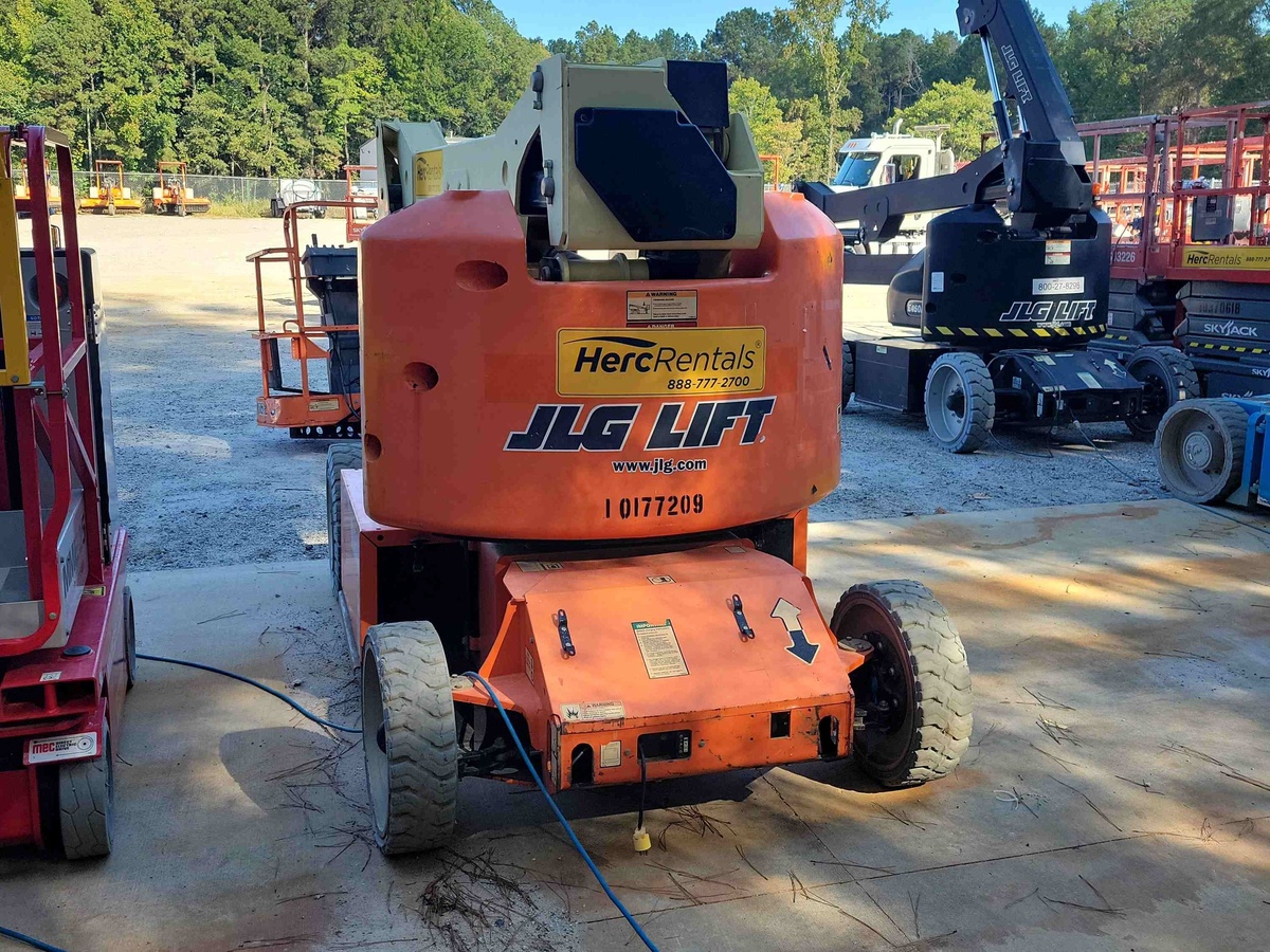 2015 JLG E400AJPN-1