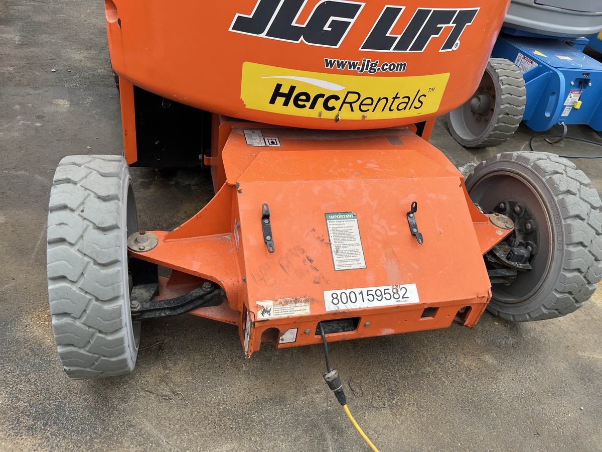 2017 JLG E450AJ-11