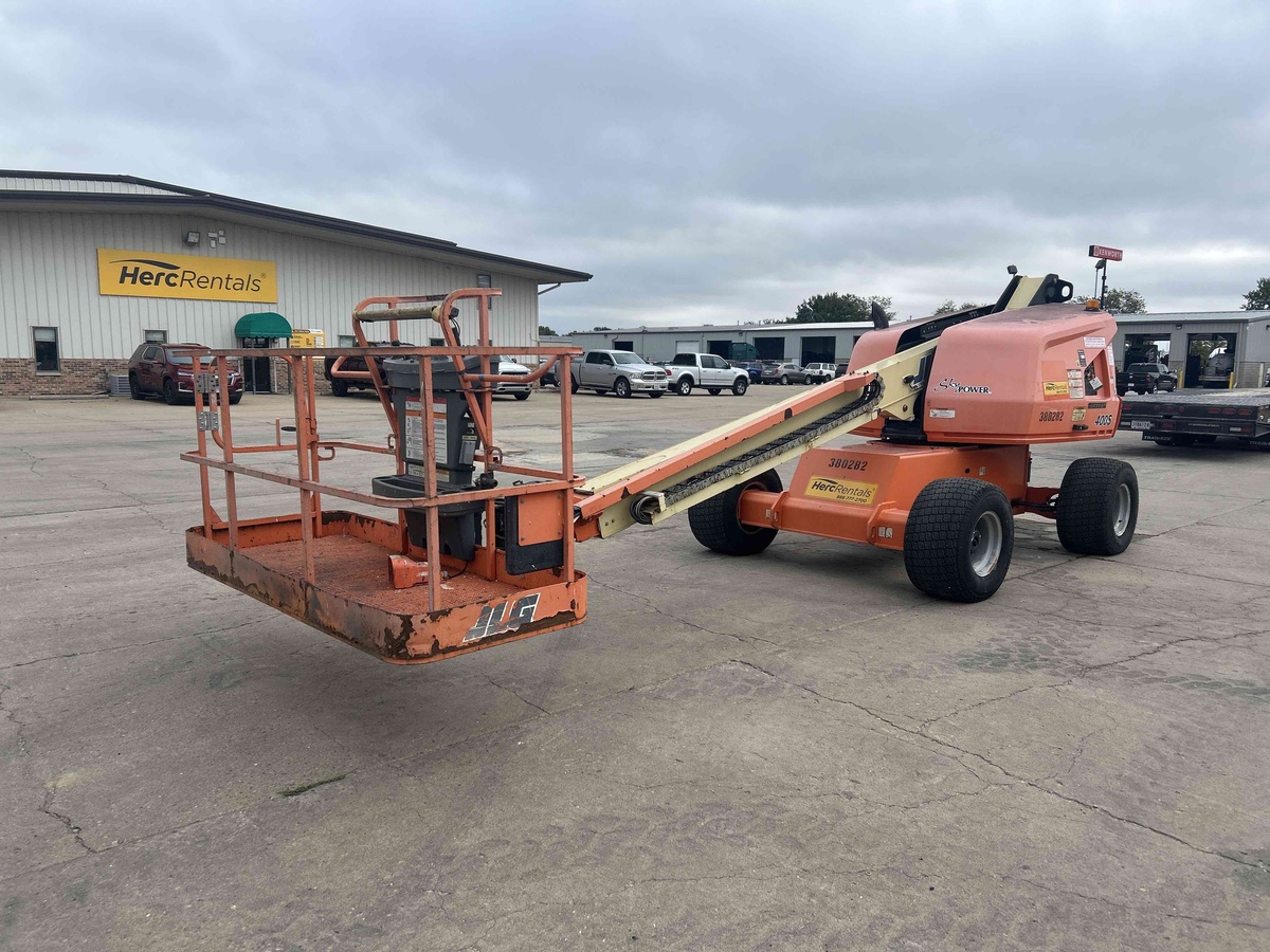2017 JLG 400S-2