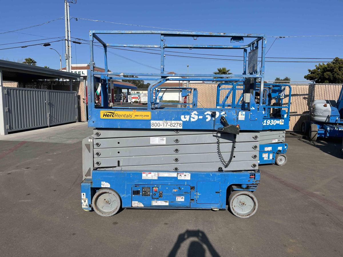 2017 Genie GS-3232