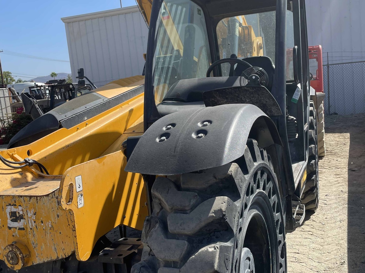 2018 JCB 509-42-4