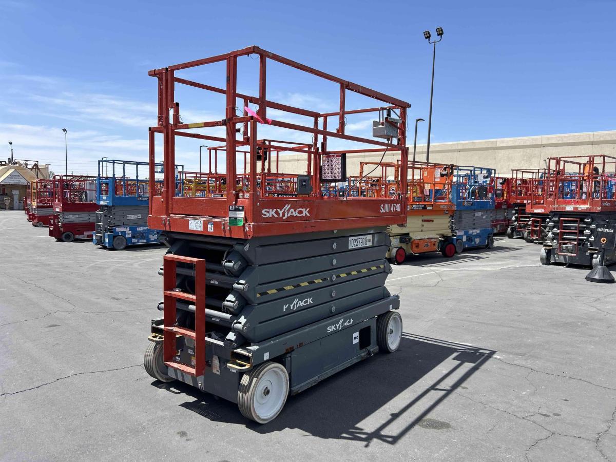 2018 Skyjack SJ4740
