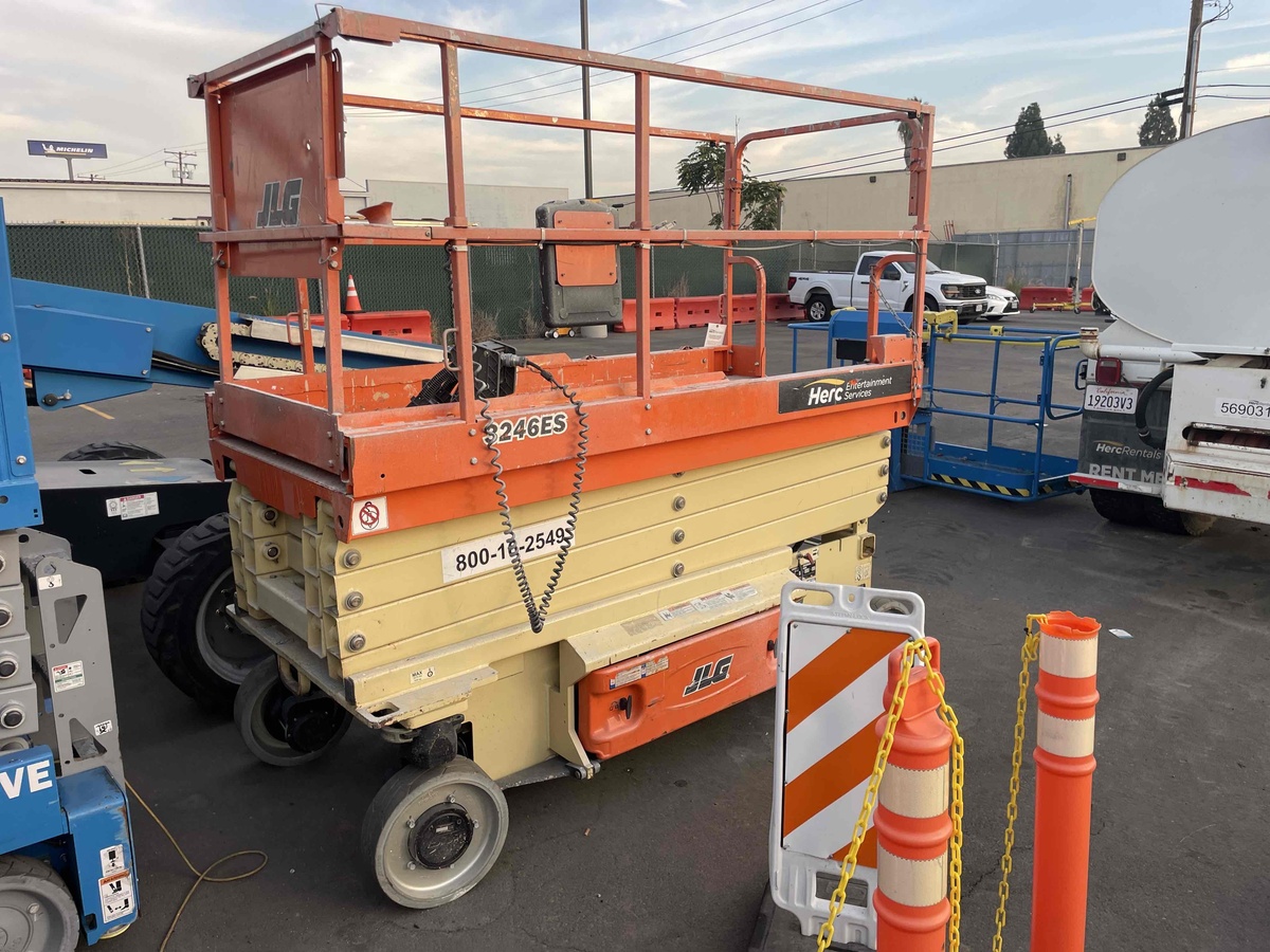 2017 JLG 3246ES-2