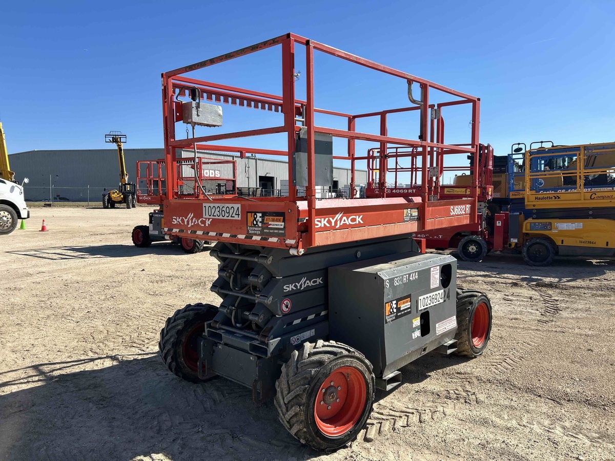 2018 Skyjack SJ-6832RT-3