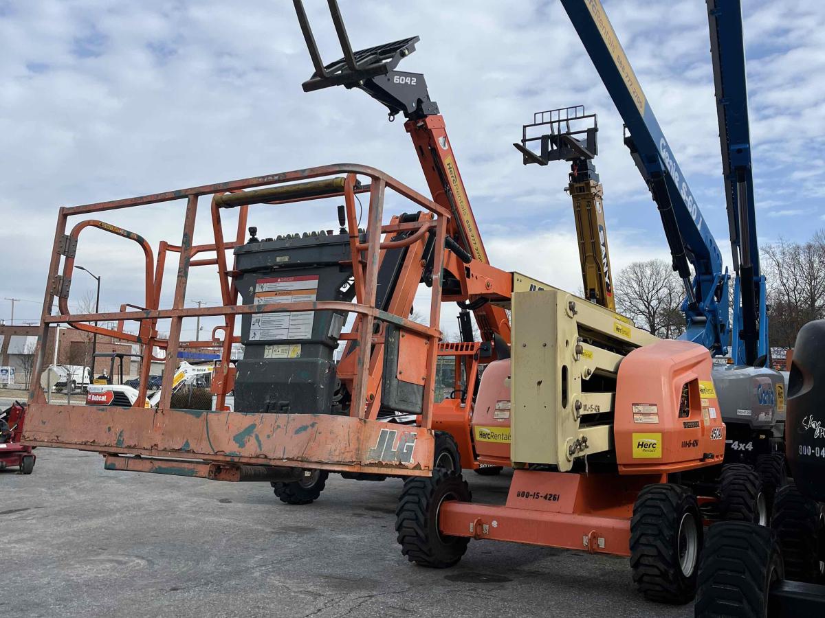 2017 JLG 450AJ