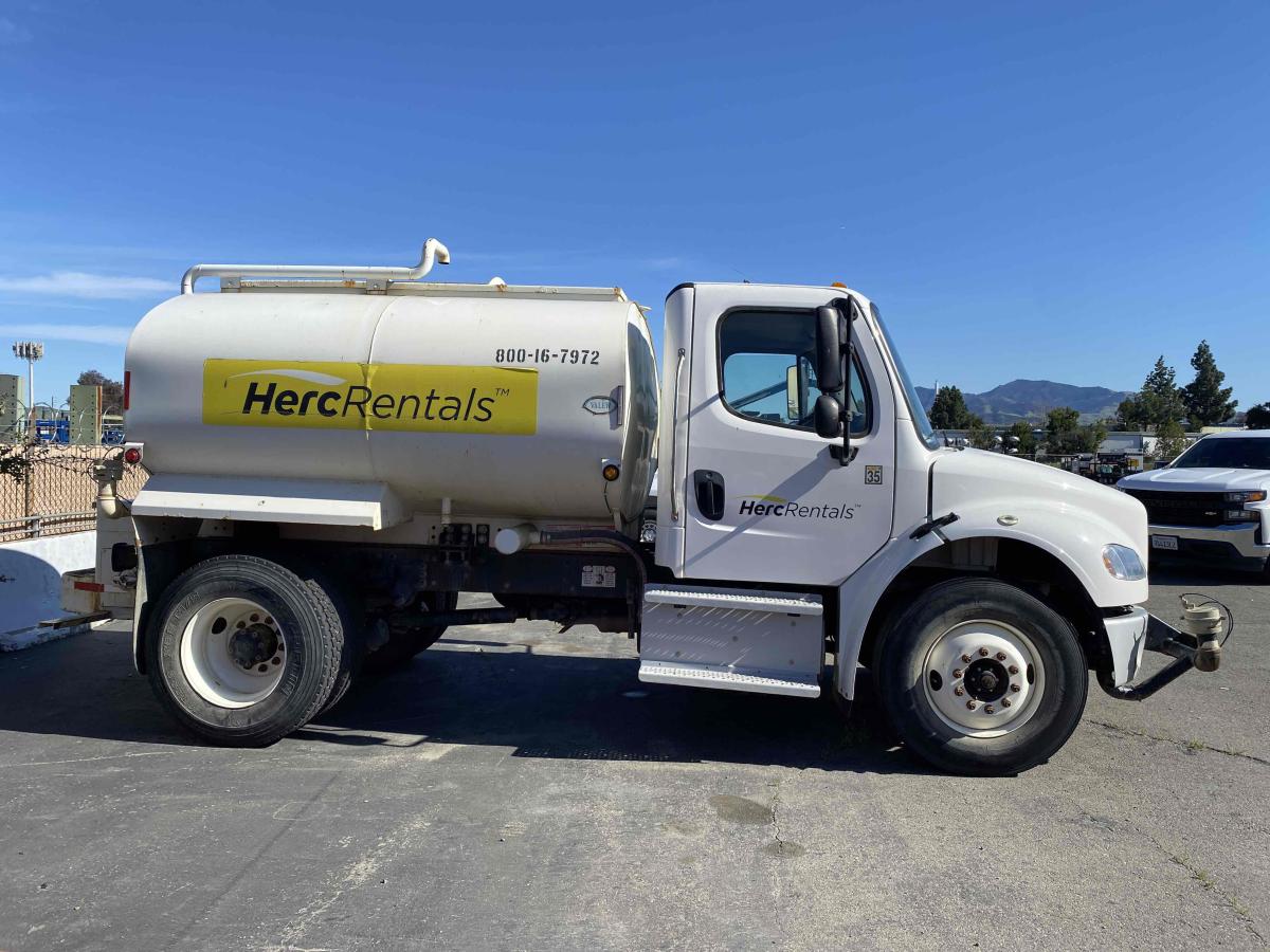 2018 Freightliner M2106-3