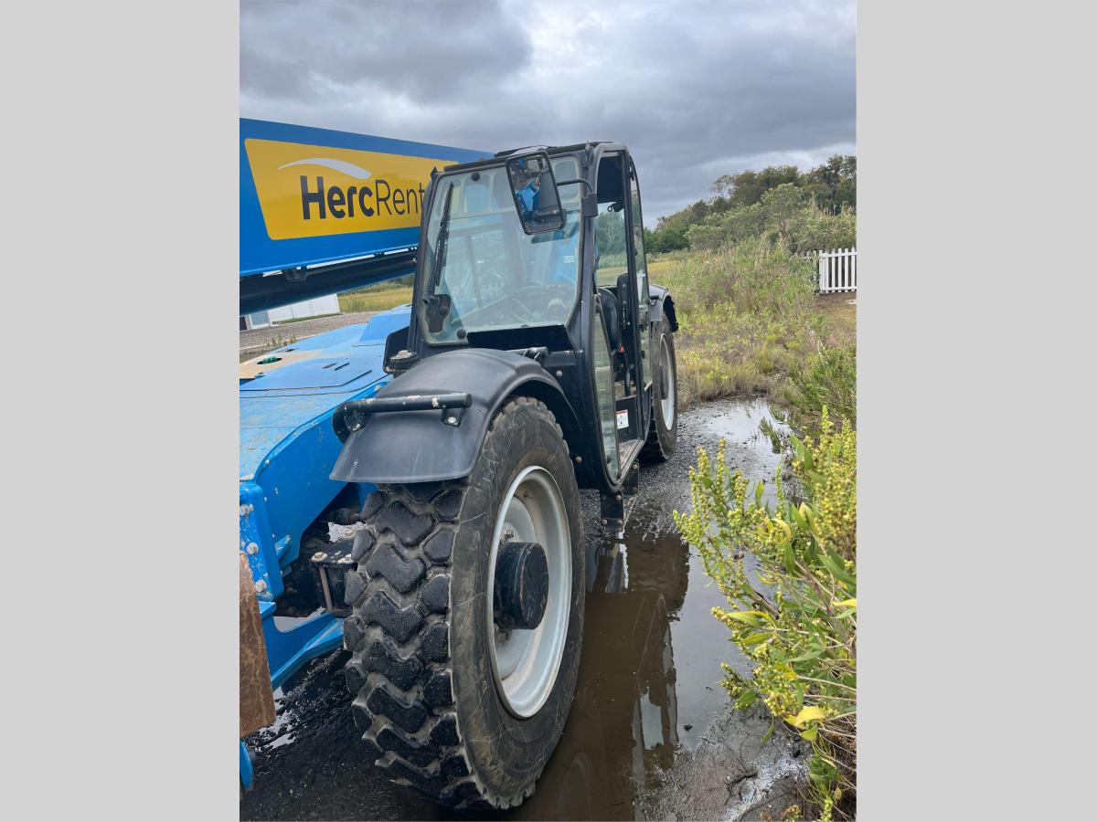 2017 Genie GTH-1056