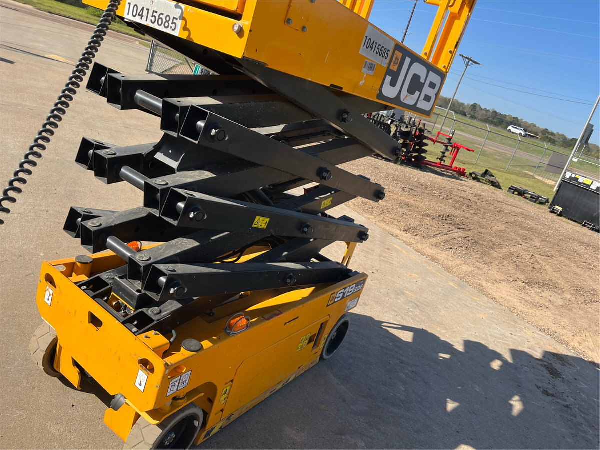 2023 JCB S1930E-15