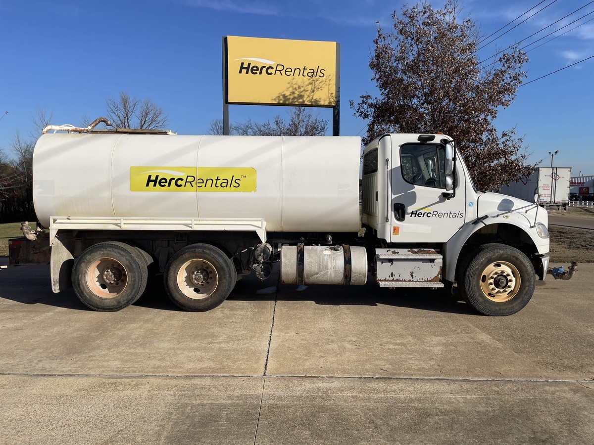 2015 Freightliner M2106-11