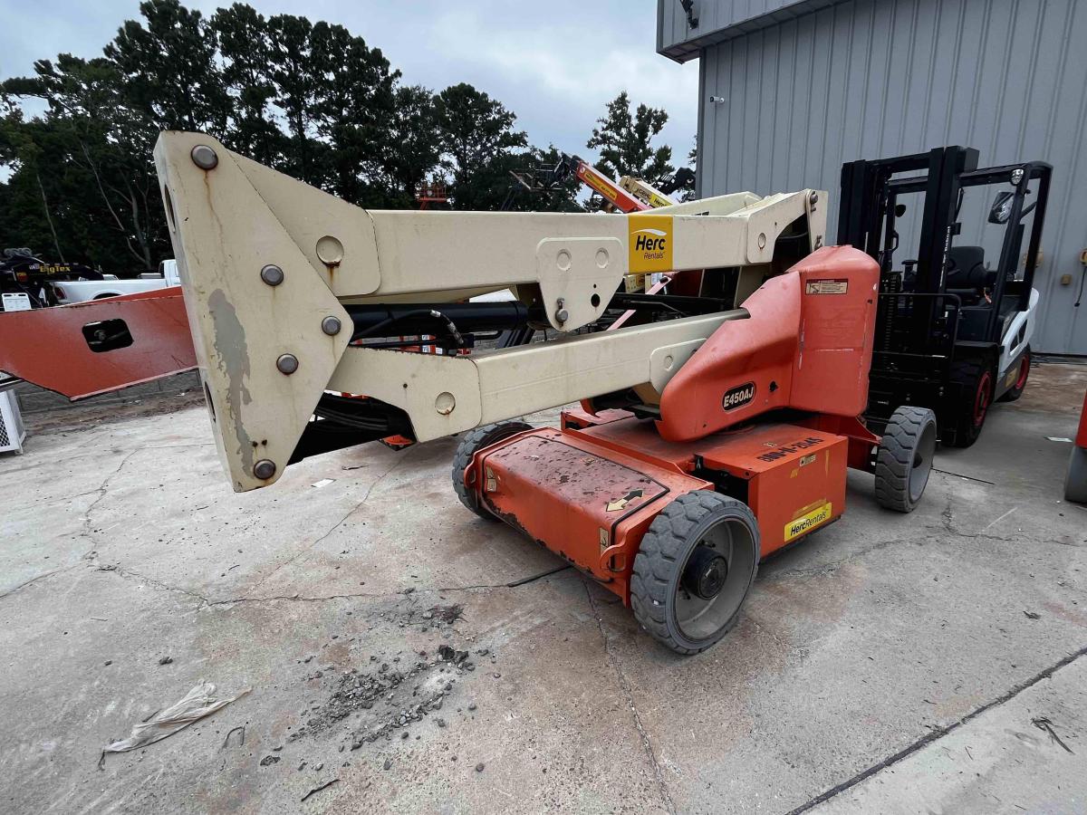 2016 JLG E450AJ