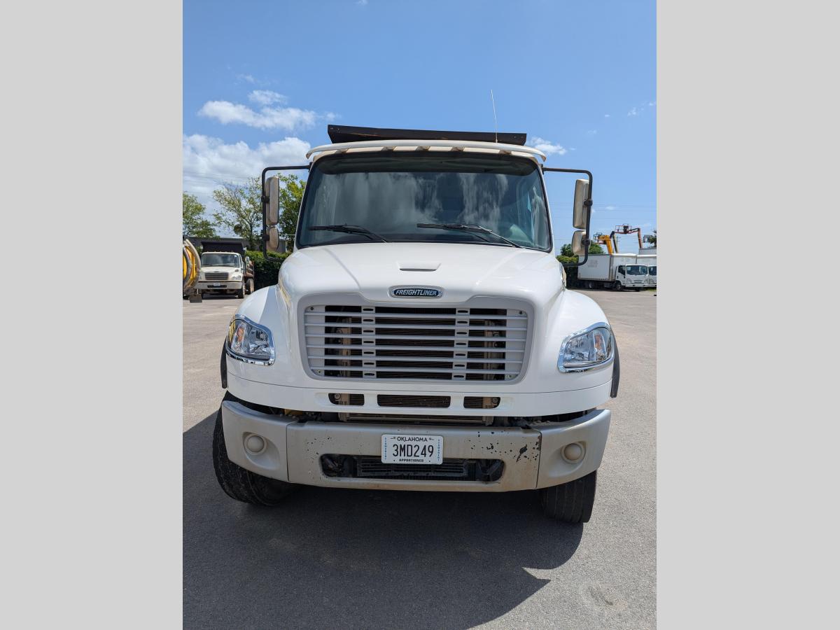 2017 Freightliner M2106-5