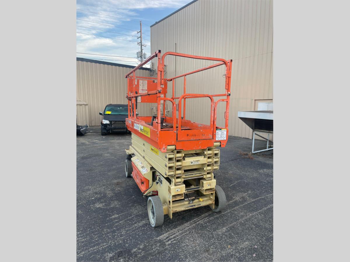 2017 JLG 3246ES