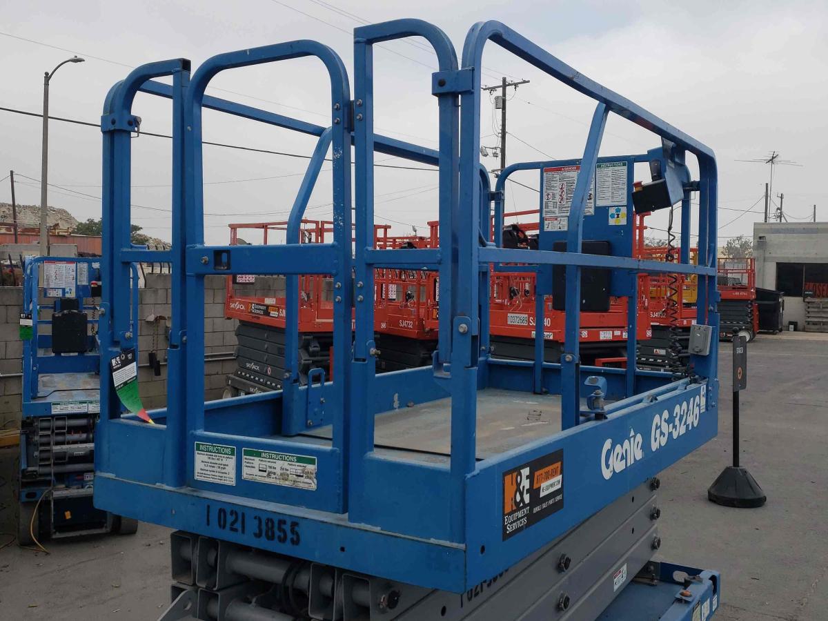 2017 Genie GS-3246