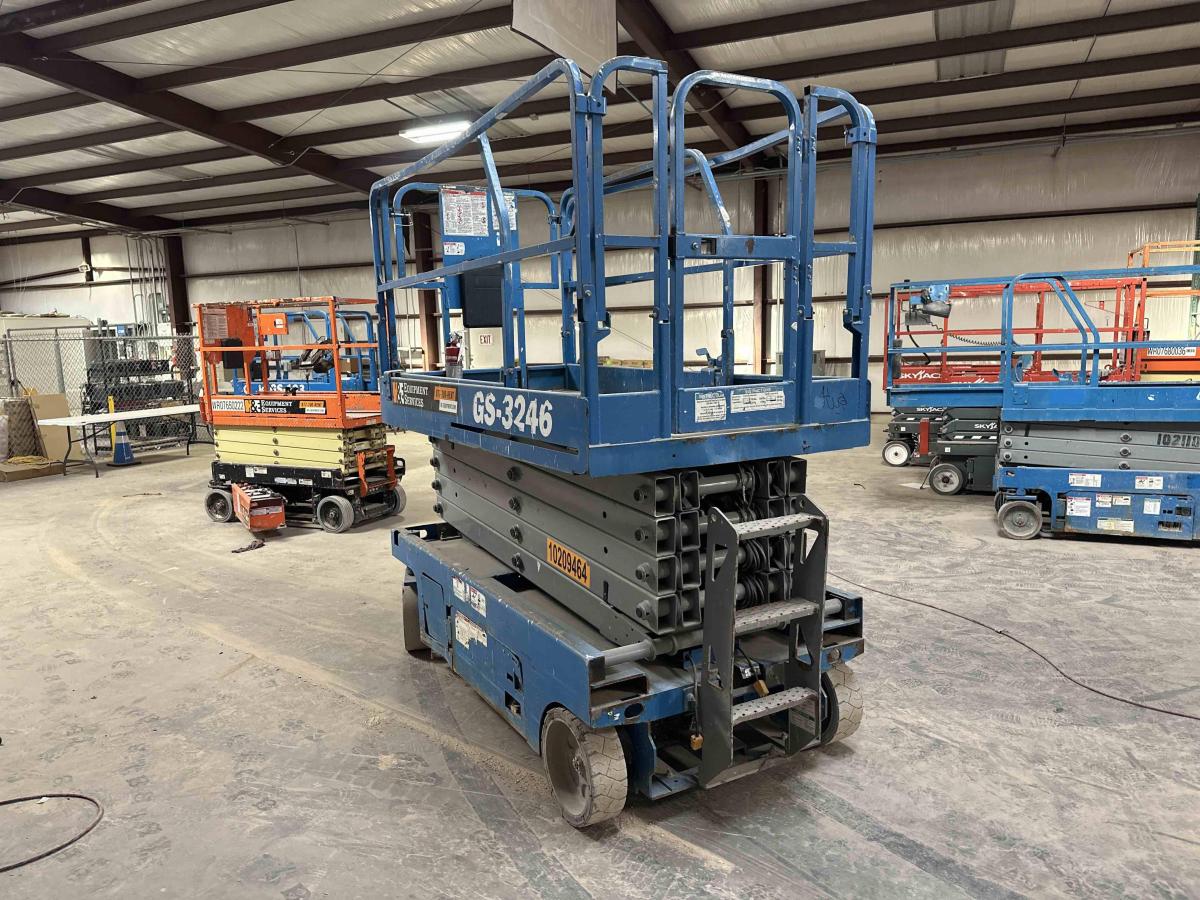 2017 Genie GS-3246-8