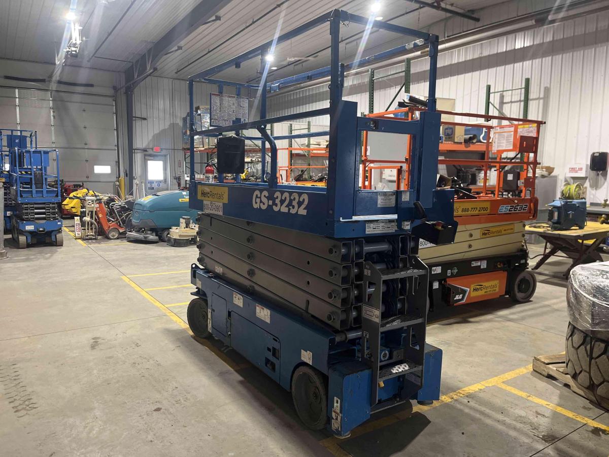 2018 Genie GS-3232