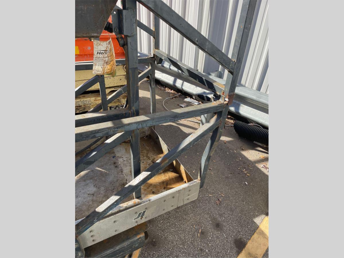 2017 JLG 20MVL