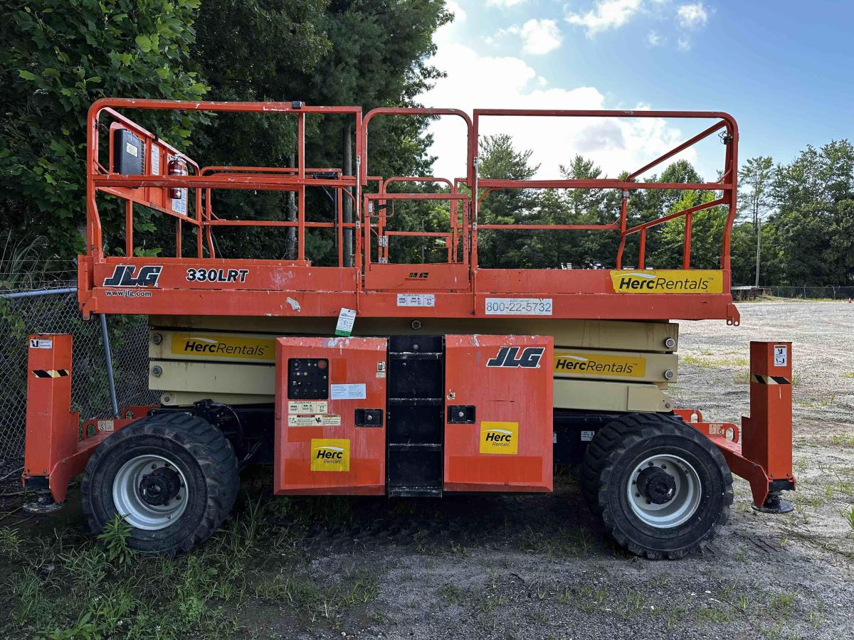 2018 JLG 330LRT