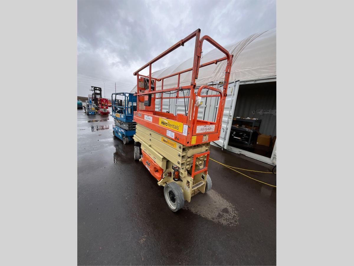 2017 JLG 2632ES