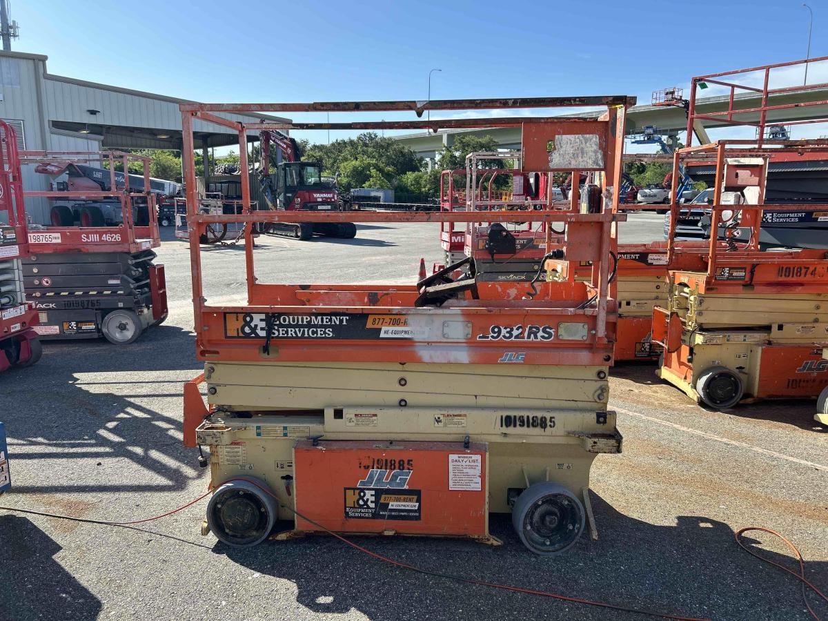 2016 JLG 1932R-2