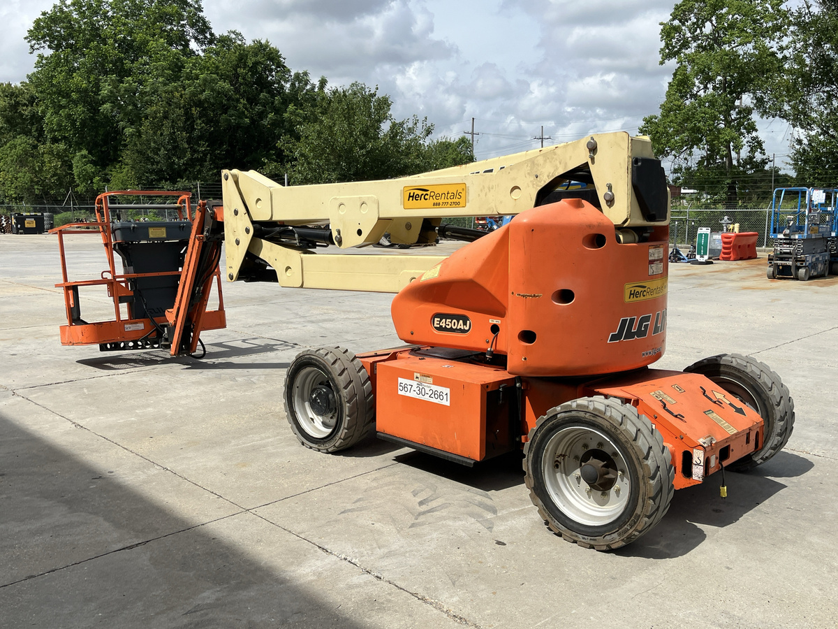 2017 JLG E450AJ-17