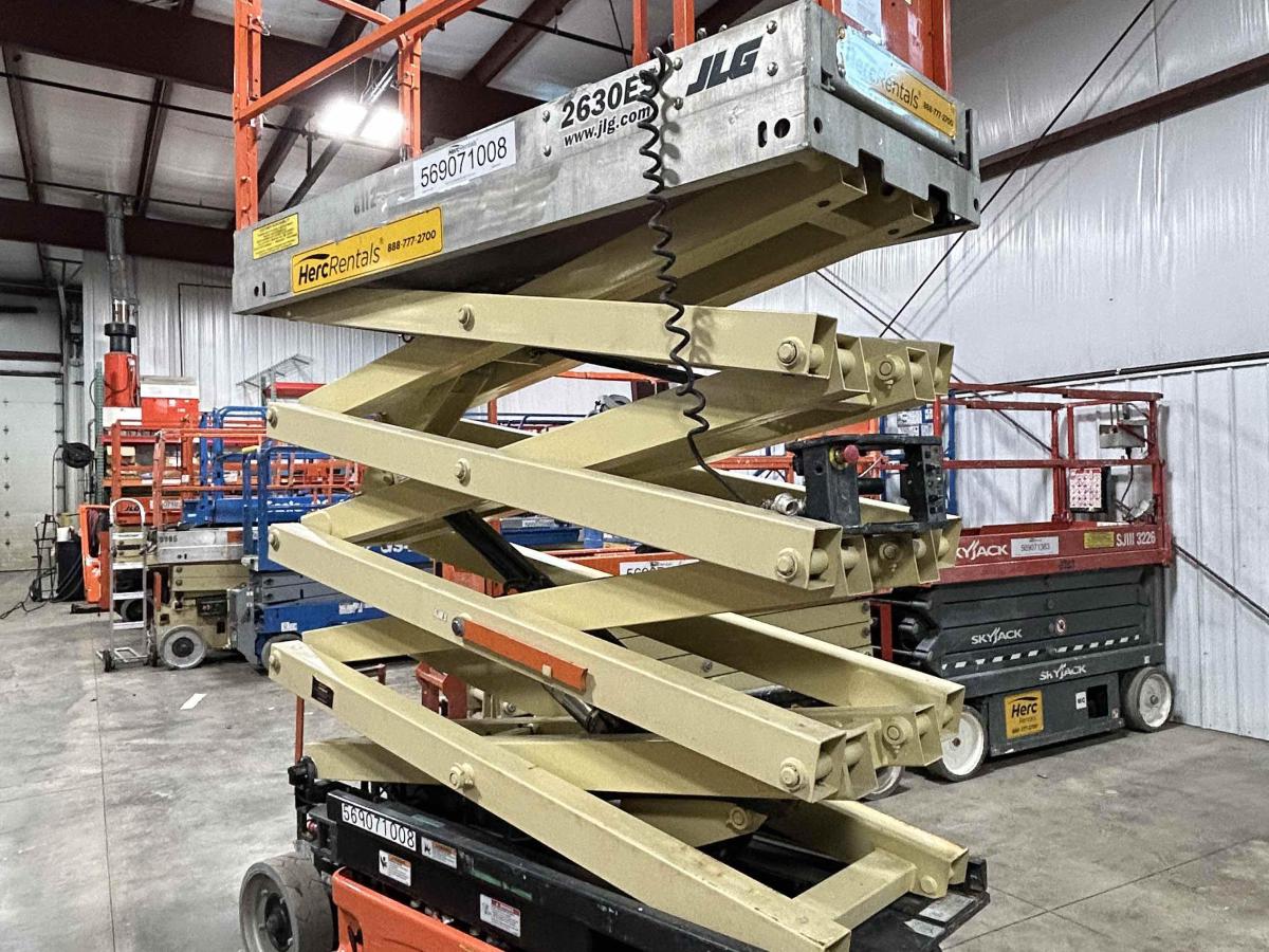 2013 JLG 2630ES