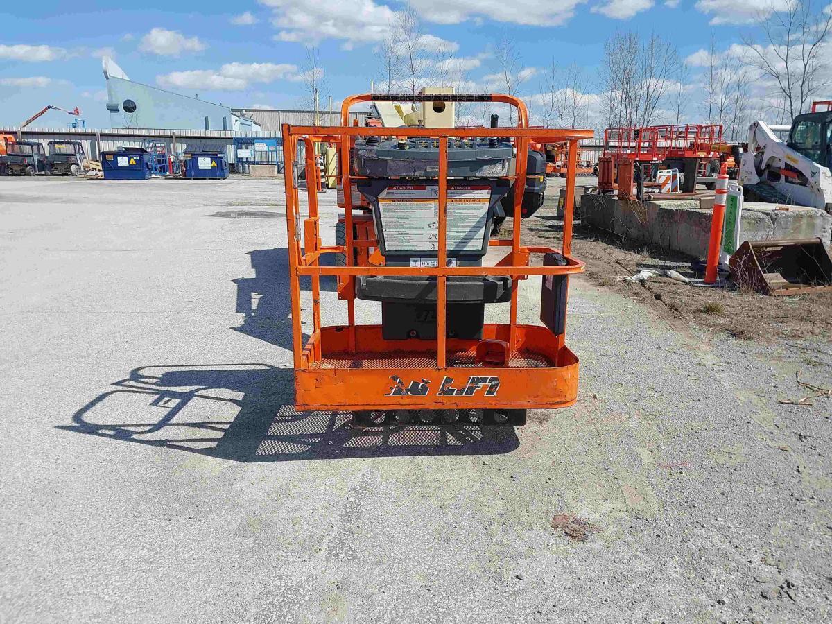 2014 JLG E400AJP-9