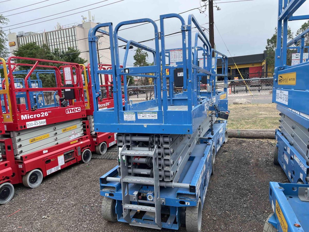 2019 Genie GS-3246