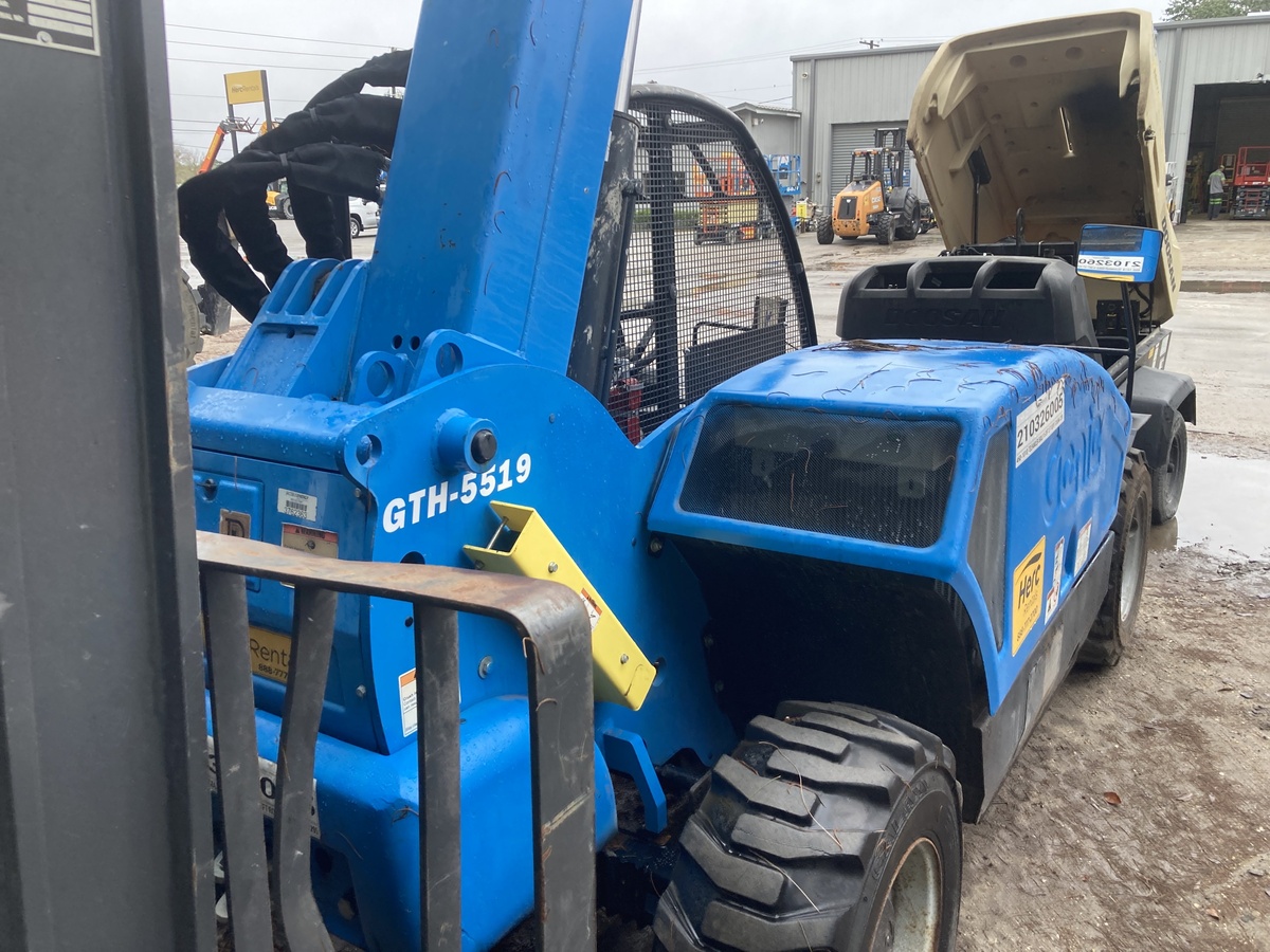 2021 Genie GTH-5519-4