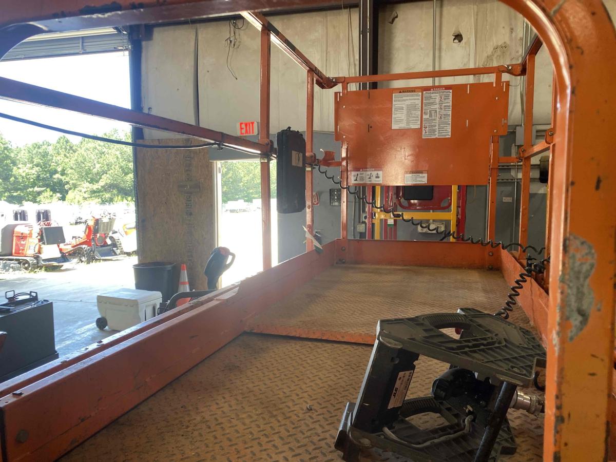 2018 JLG 3246ES
