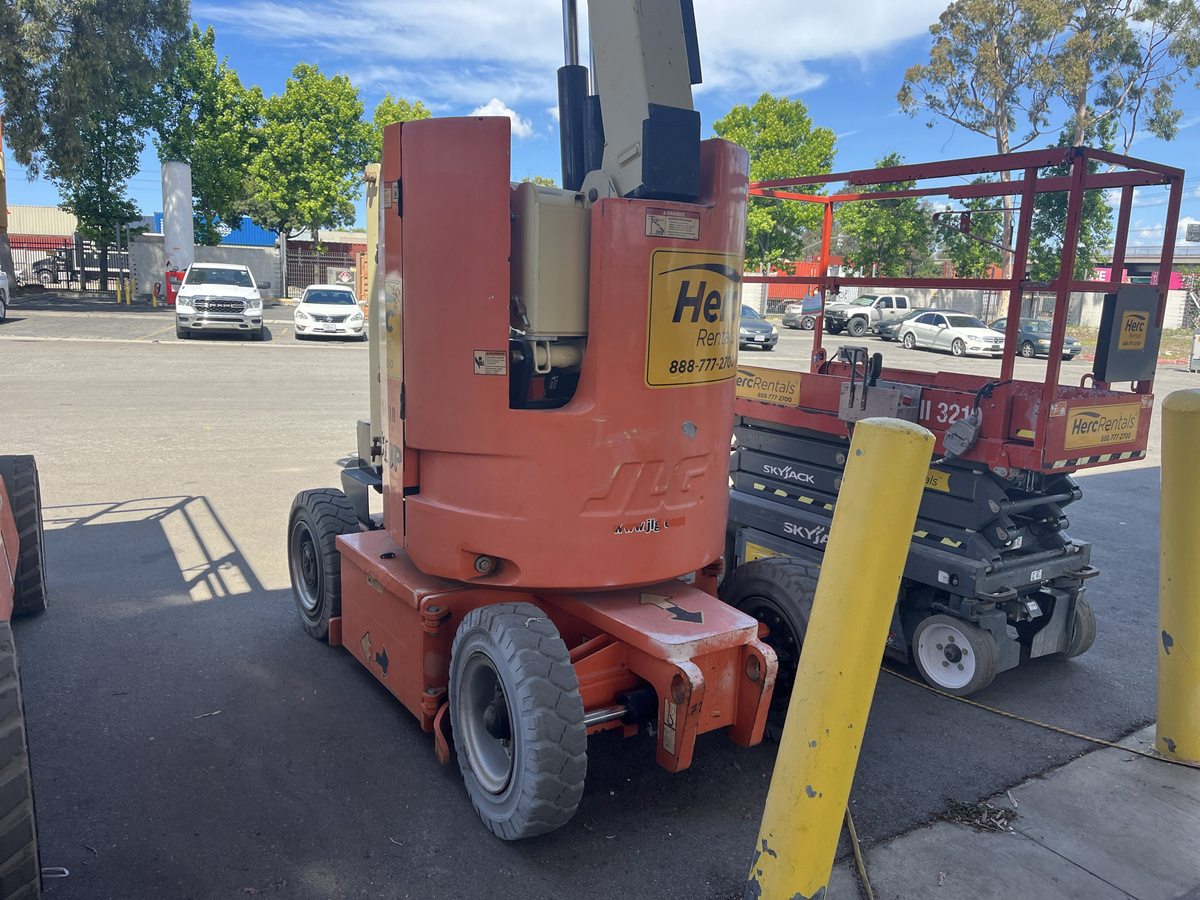 2015 JLG E300AJP-4