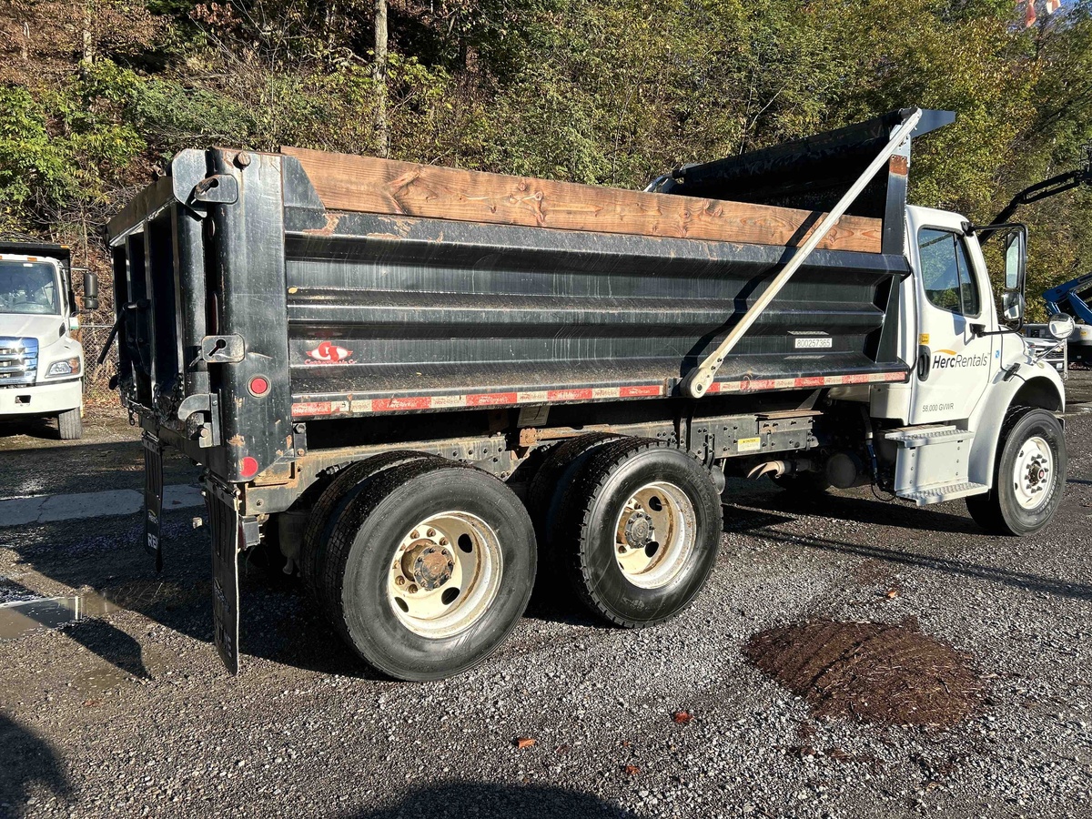 2019 Freightliner M2106-8