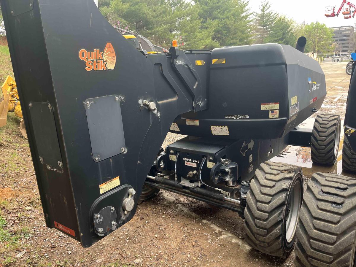 2017 JLG 800AJ