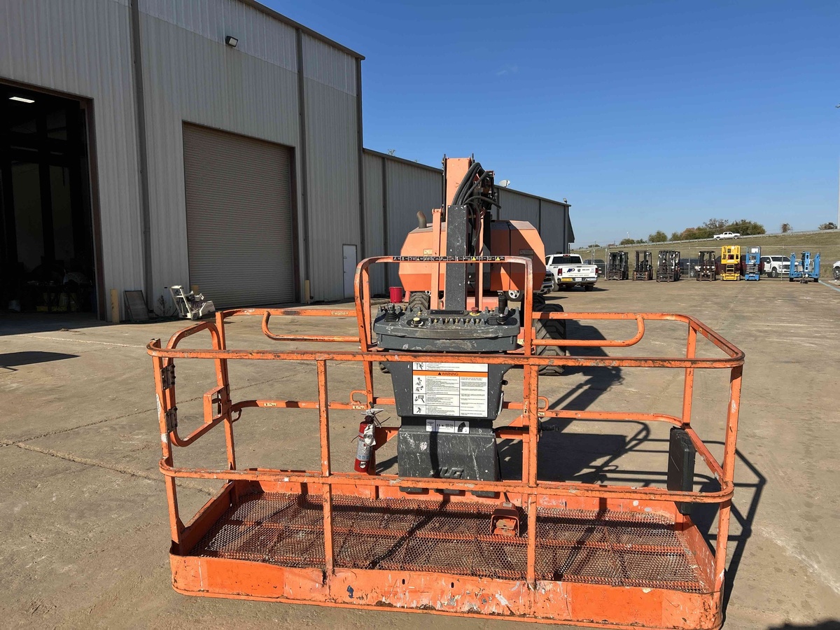 2016 JLG 800AJ-6