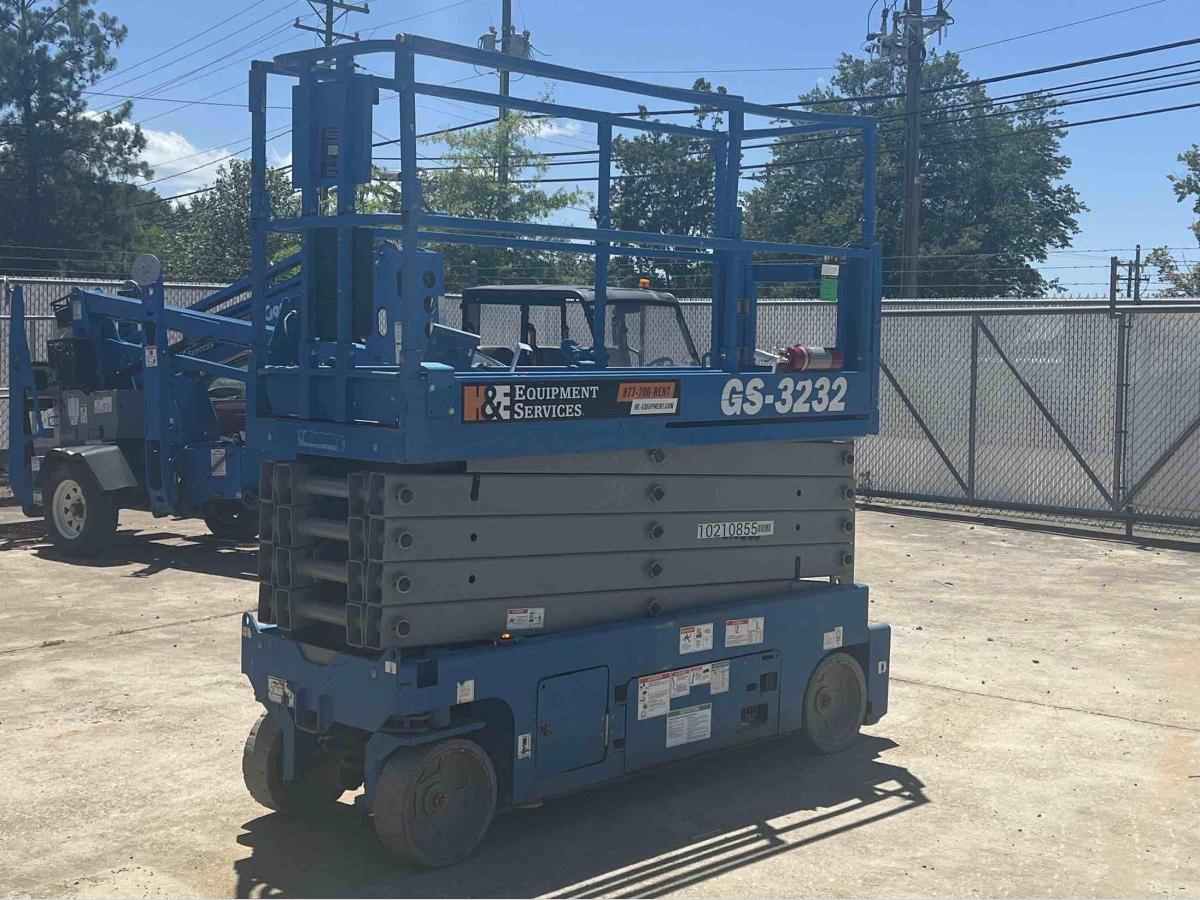 2017 Genie GS-3232