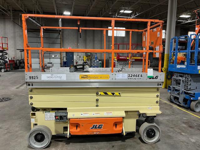 2013 JLG 3246ES