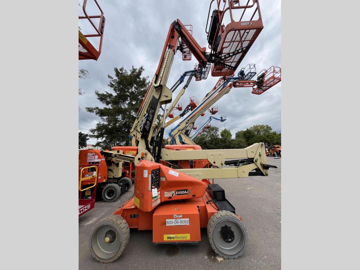 2015 JLG E450AJ