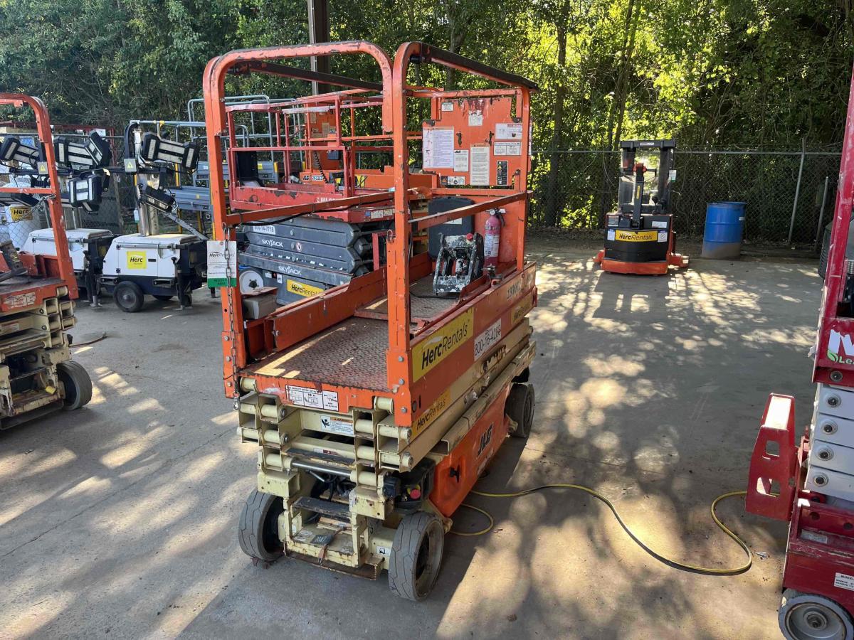 2017 JLG 1930ES