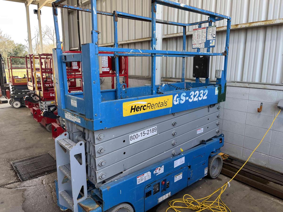 2017 Genie GS-3232