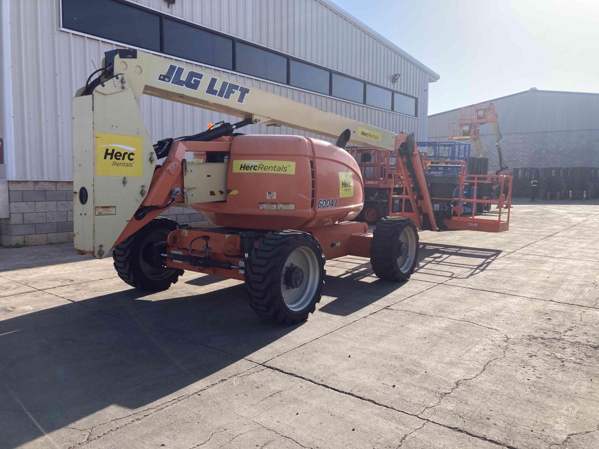 2017 JLG 600AJ