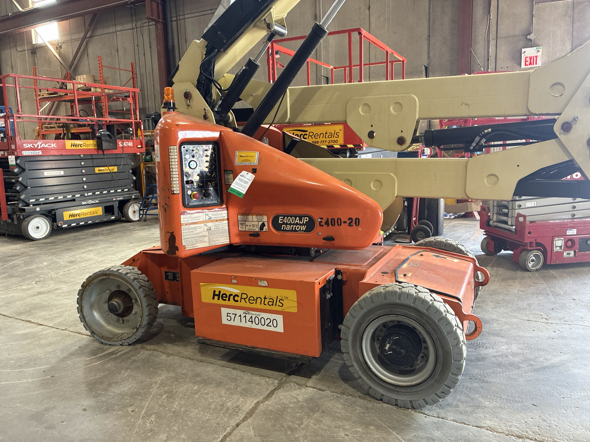 2015 JLG E400AJP-10