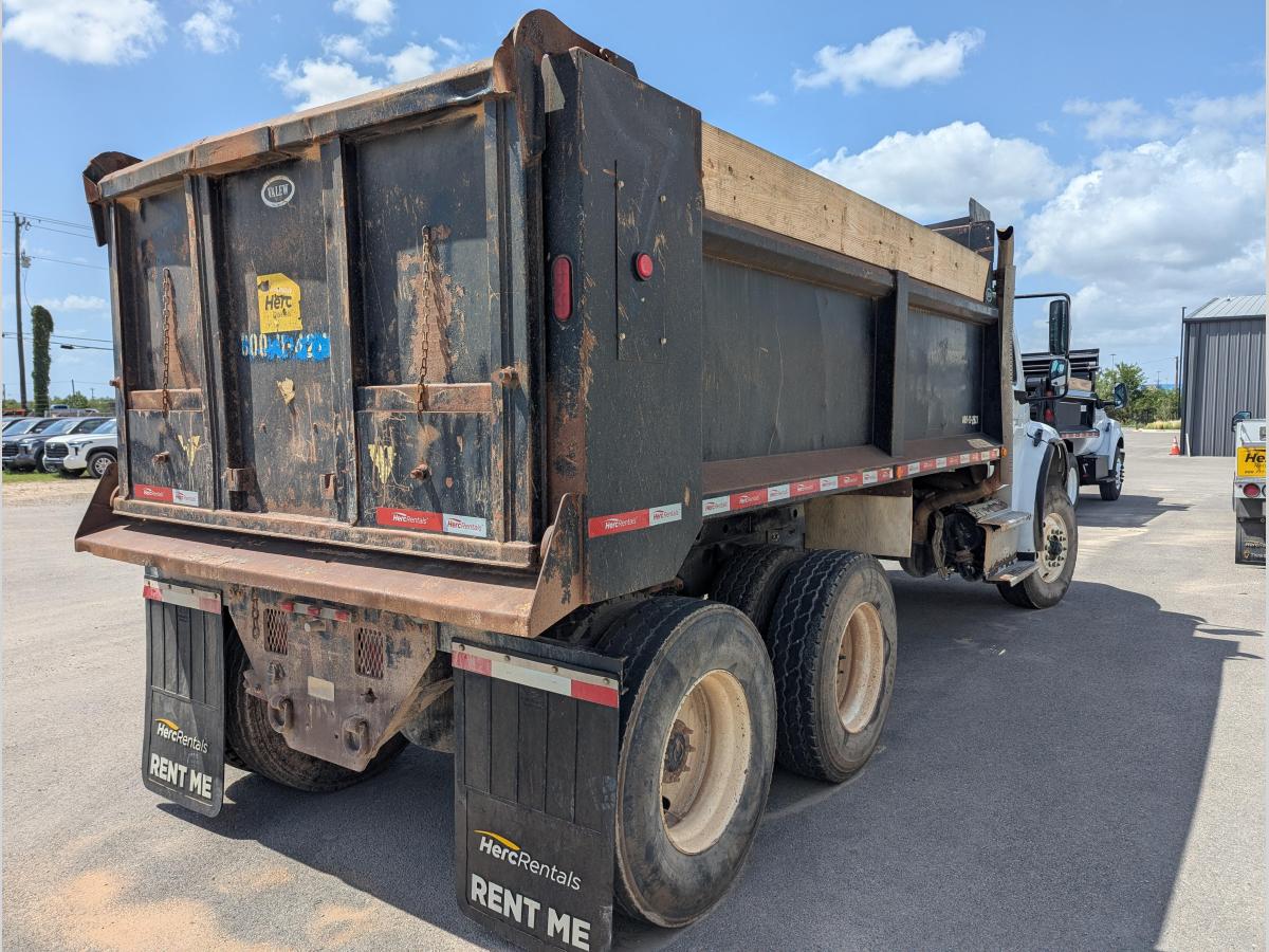 2017 Freightliner M2106-4