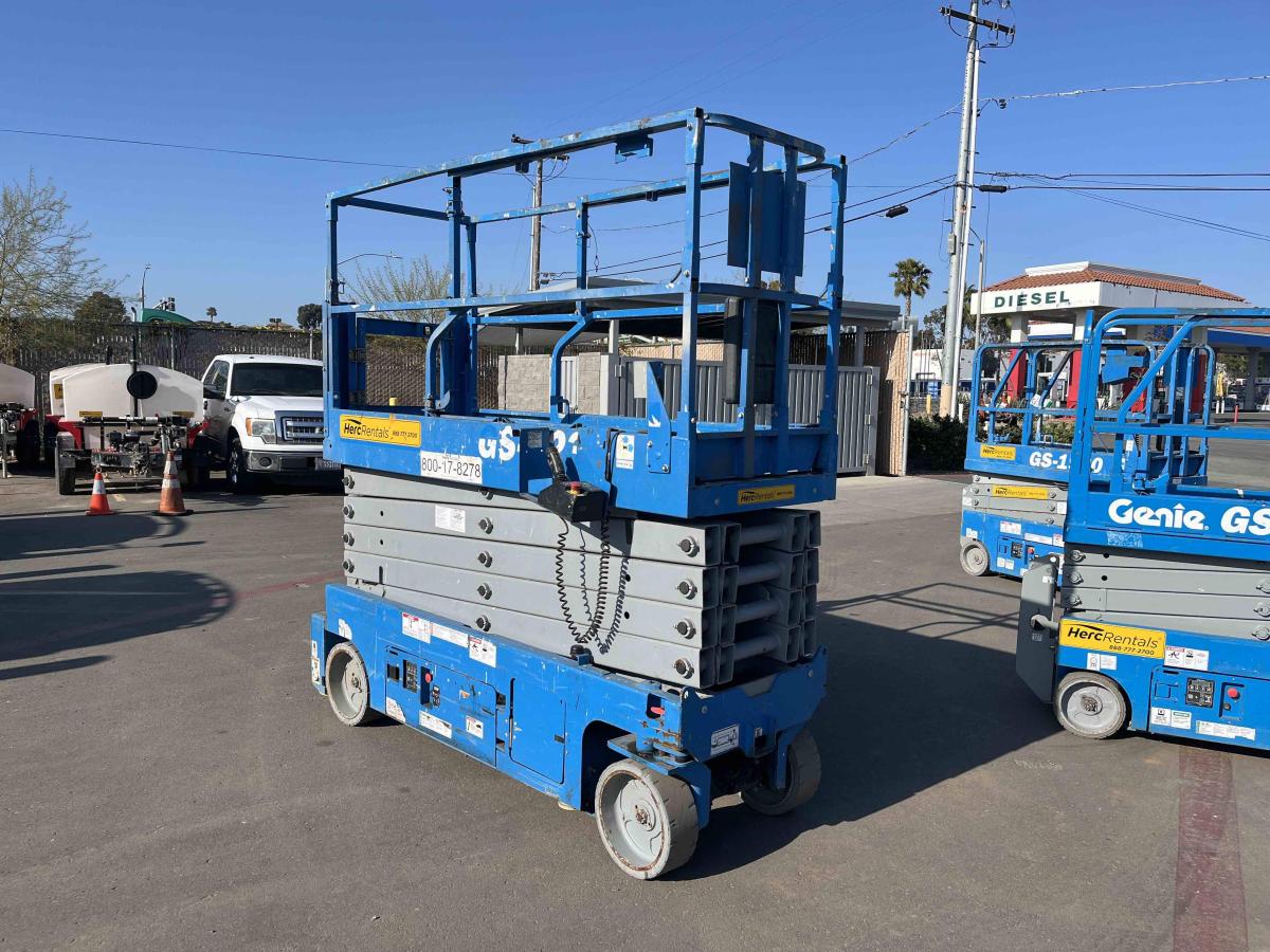 2017 Genie GS-3232