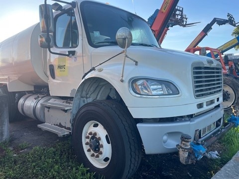 2016 Freightliner M2106-2
