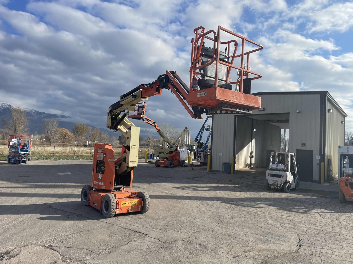 2016 JLG E300AJP-2