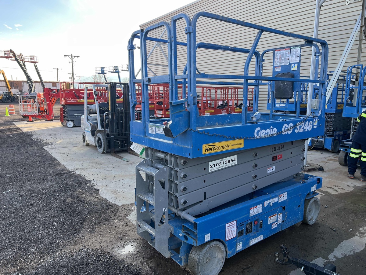 2017 Genie GS-3246-4