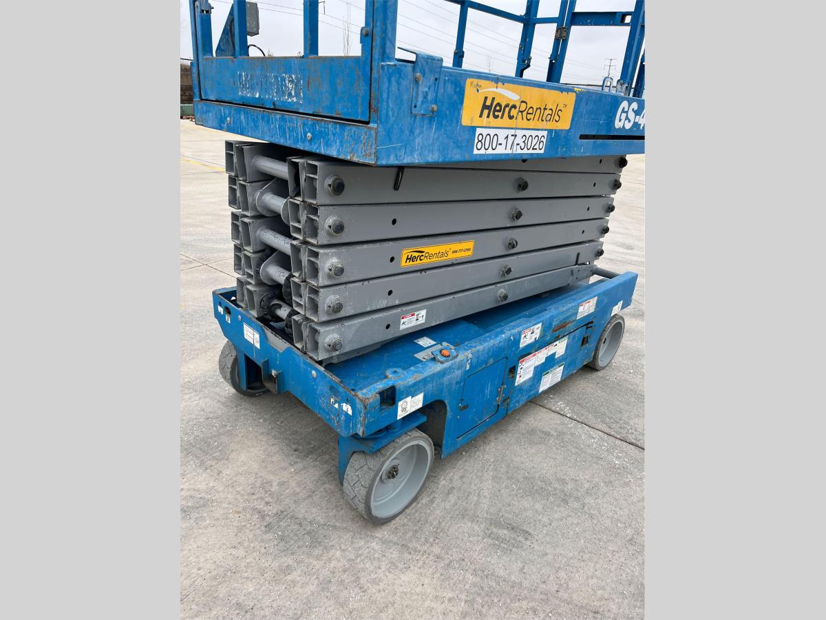 2017 Genie GS-4047