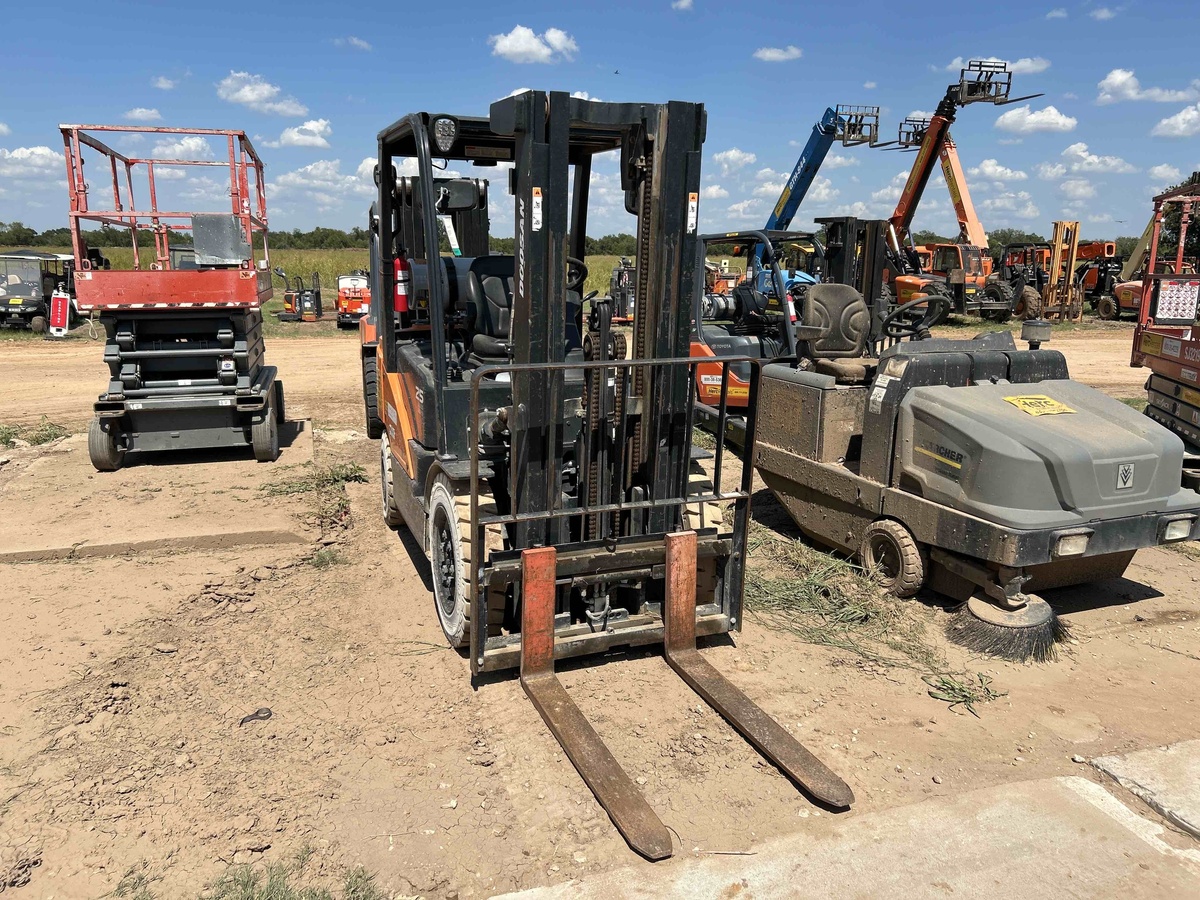 2022 Doosan G25E-5