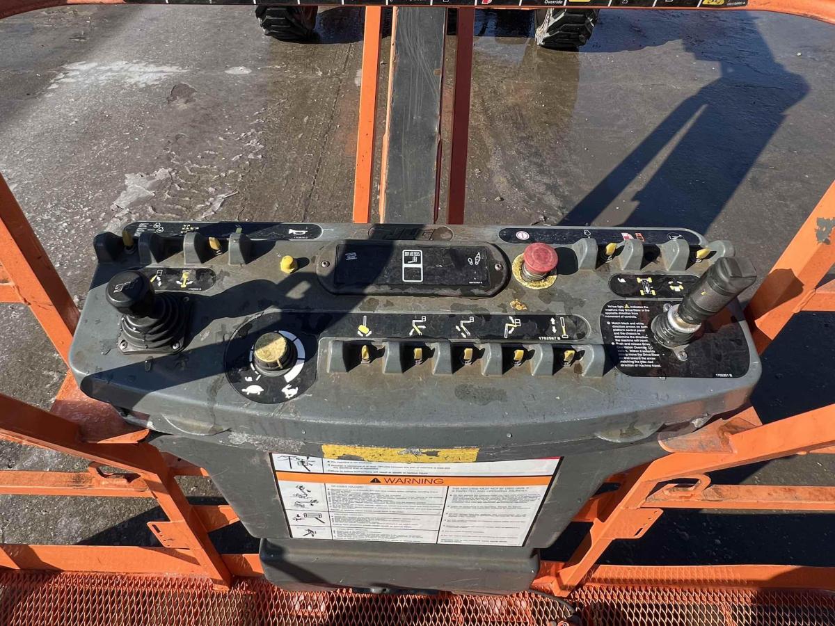 2014 JLG 600AJ