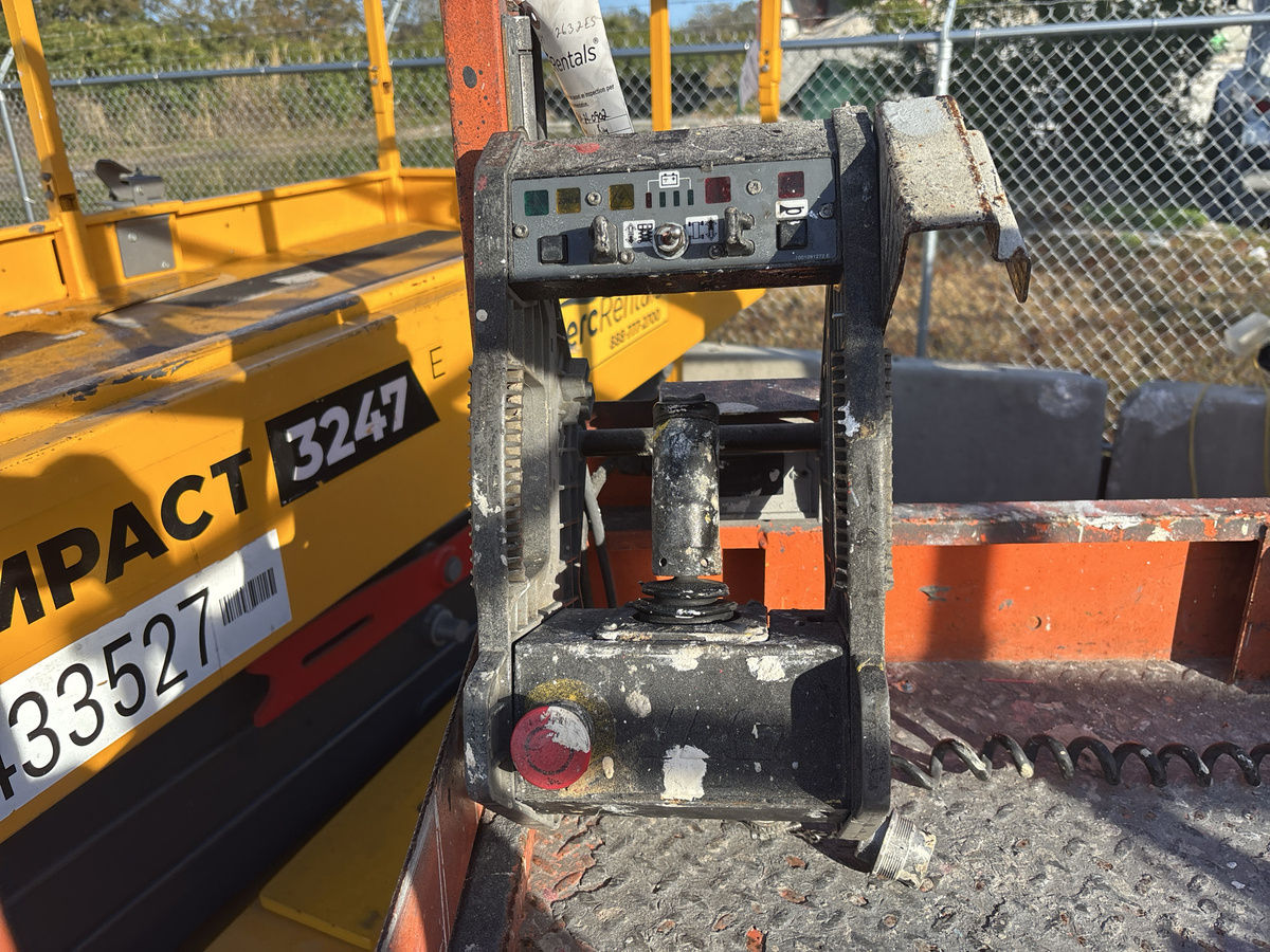 2018 JLG 2632ES-4